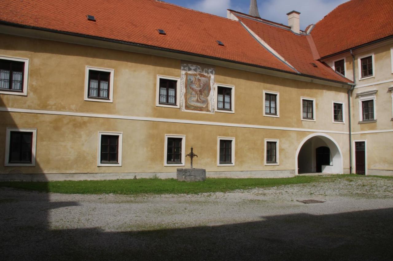 Hotel Im Stift Neuberg Neuberg an der Muerz Ngoại thất bức ảnh